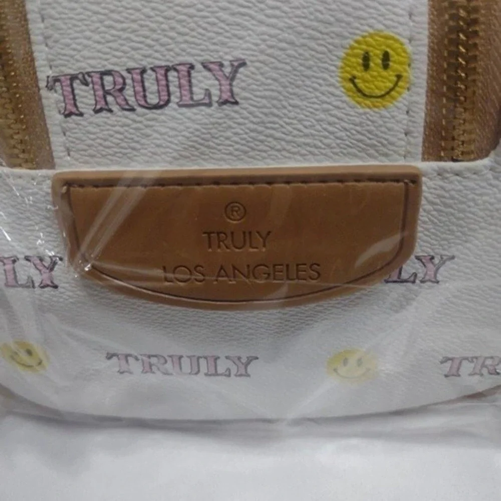Truly Beauty Los Angeles Smiley Face Logo White Cosmetic Makeup Travel Bag NEW